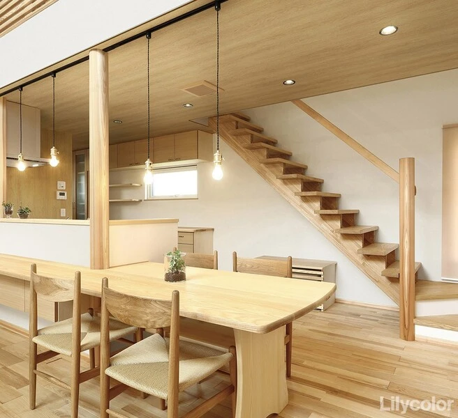 リフォームおすすめ適度な厚みの木目調壁紙