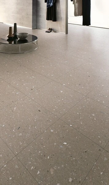 ロイヤルストーン・モア　札幌軟石