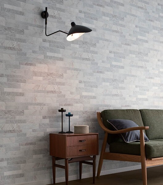 落ち着いた色味のブロック柄壁紙