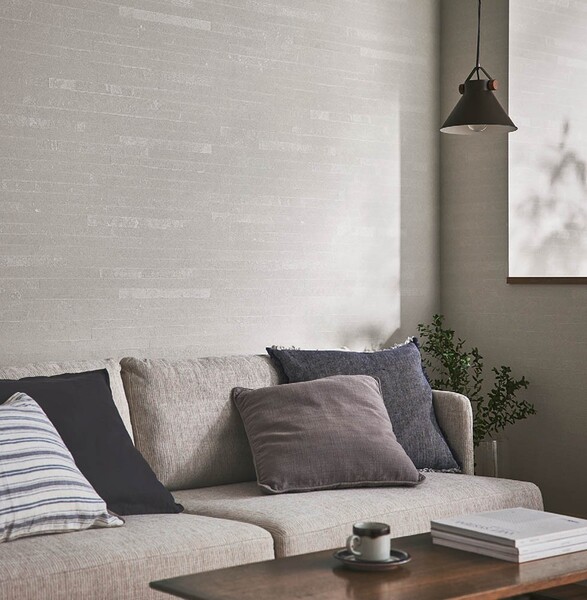 落ち着いた色味のブロック柄壁紙