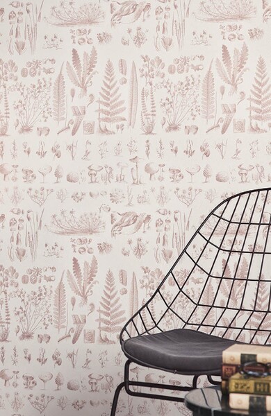 優しい色味の花柄壁紙