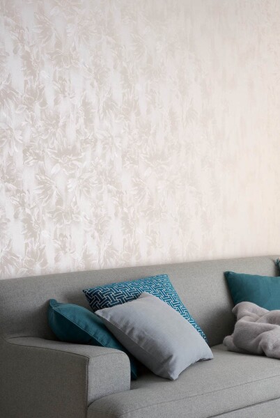 優しい色味の抽象柄入り壁紙